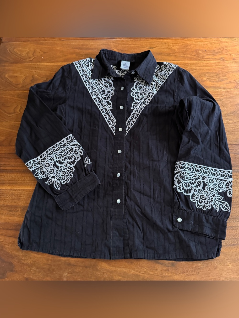 Bob Mackie Vintage Embroidered “western” style light 100% cotton shirt EUC Sz M
